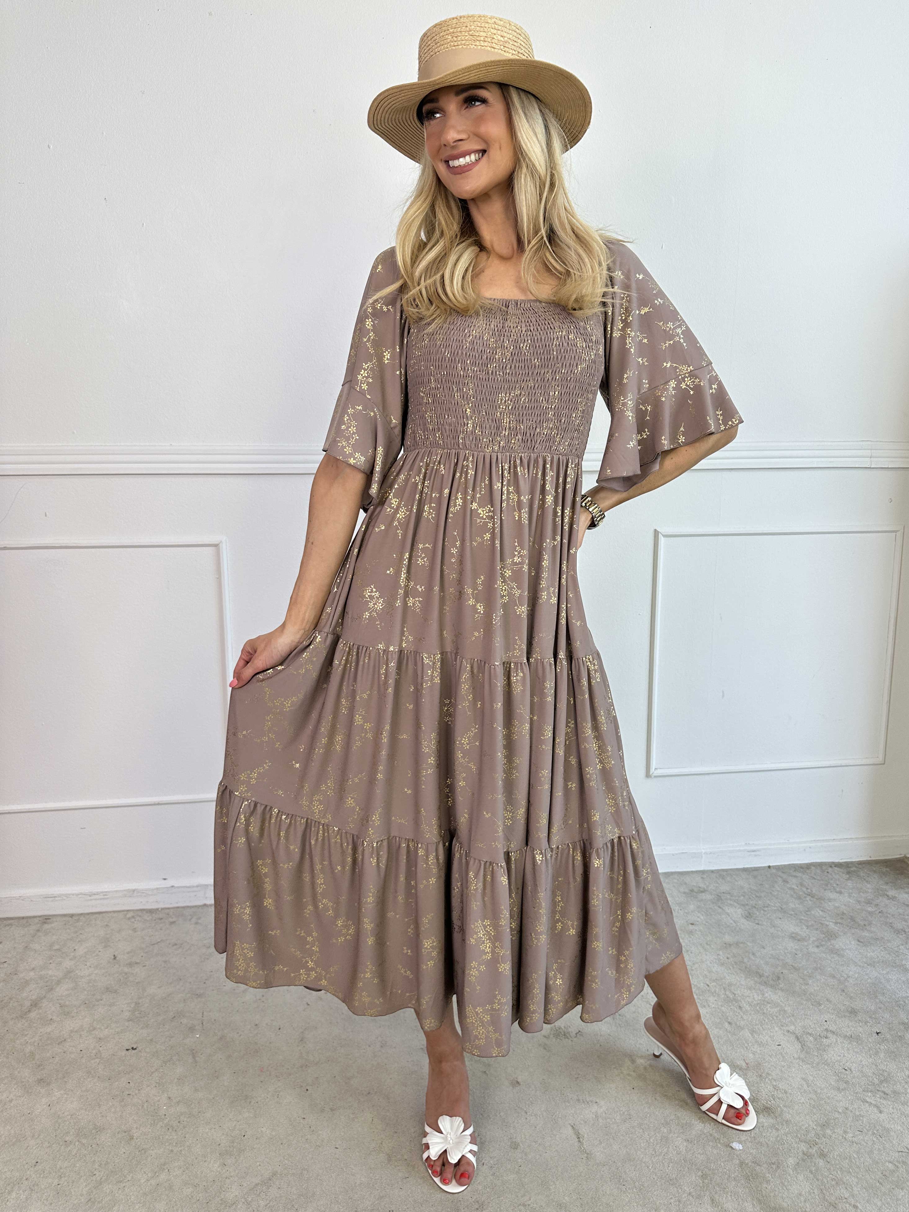 Elna Gold - Ensfarvet elastisk kjole med smock og guld print